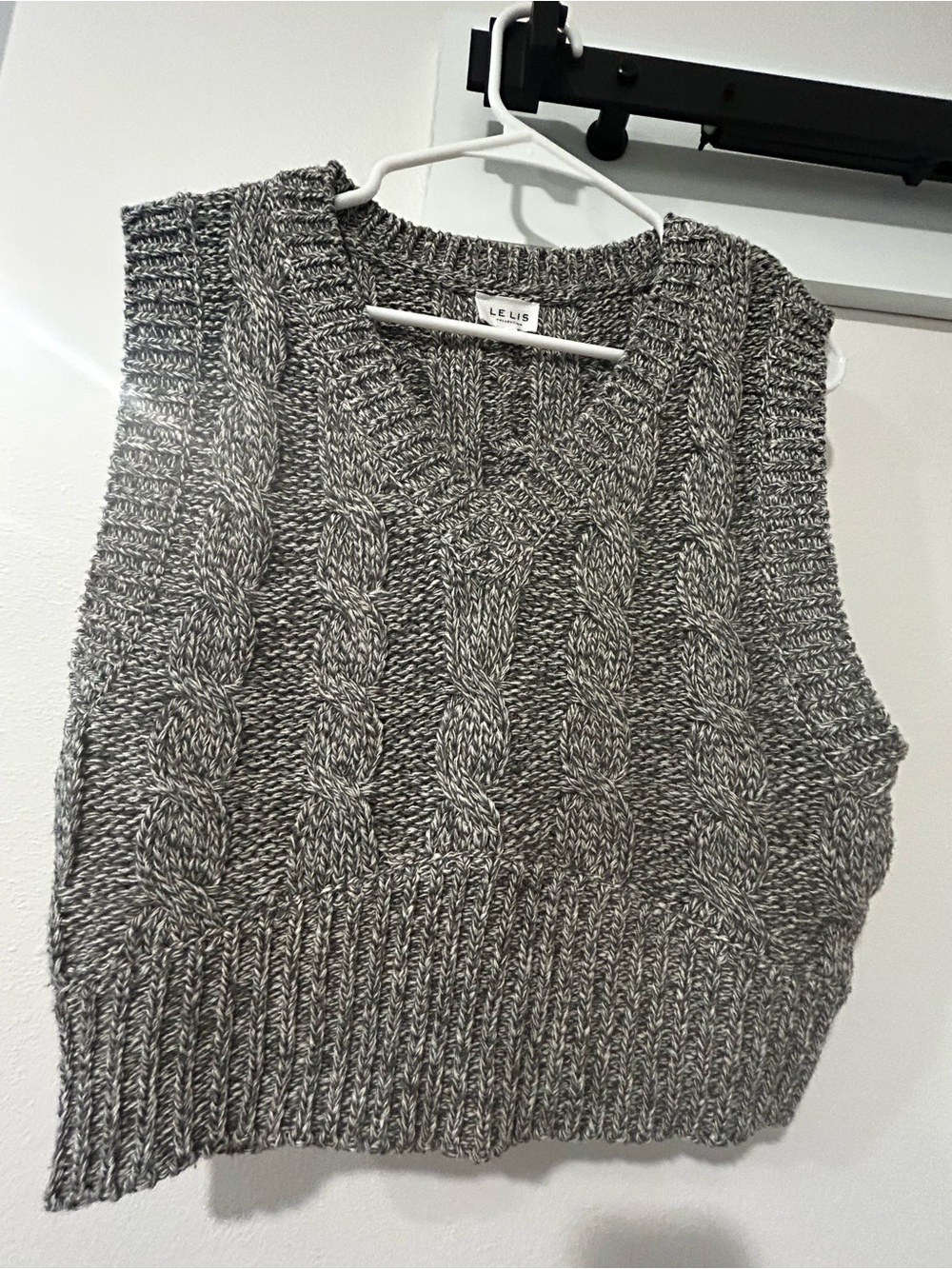 Le Lis Marled Gray Cable Knit V‑Neck Sweater Vest